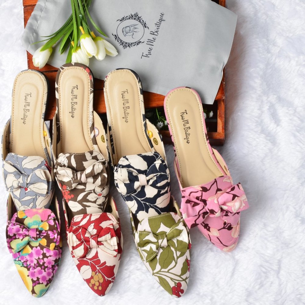 Women sandals with bow